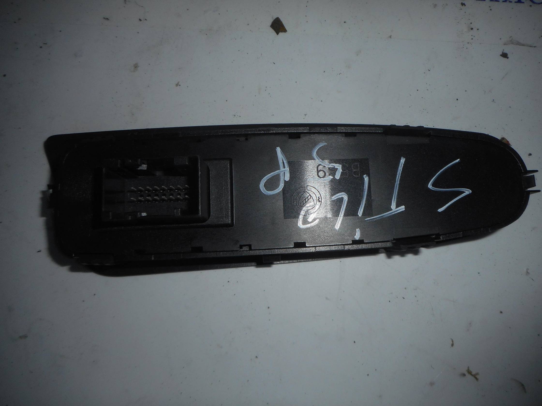 Interruttore alzacristalli porta ant.